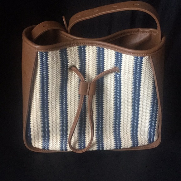 Cute fun purse. - Picture 2 of 4